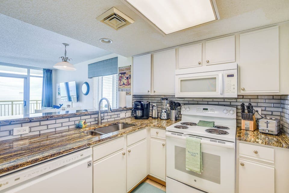 Kitchen | Ice Maker | Toaster | Blender | Dishware & Flatware | Cooking Basics