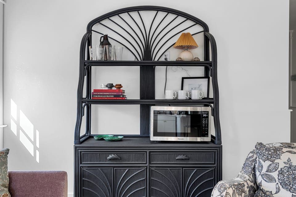 The Lady Helène | 2 Blocks to King St