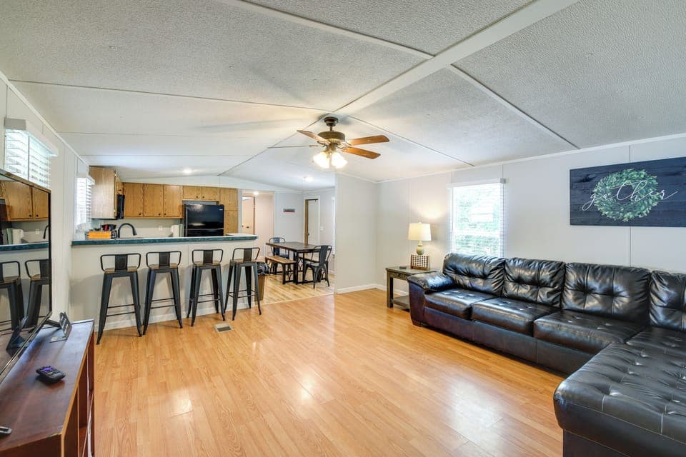 Huntsville Vacation Rental | 3BR | 2BA | 1,600 Sq Ft | Steps Required to Enter