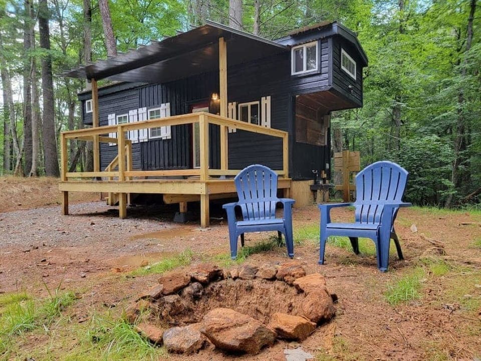 "Amazing cabin! Joni was a 10/10 responsive host. We loved it and recommend!"