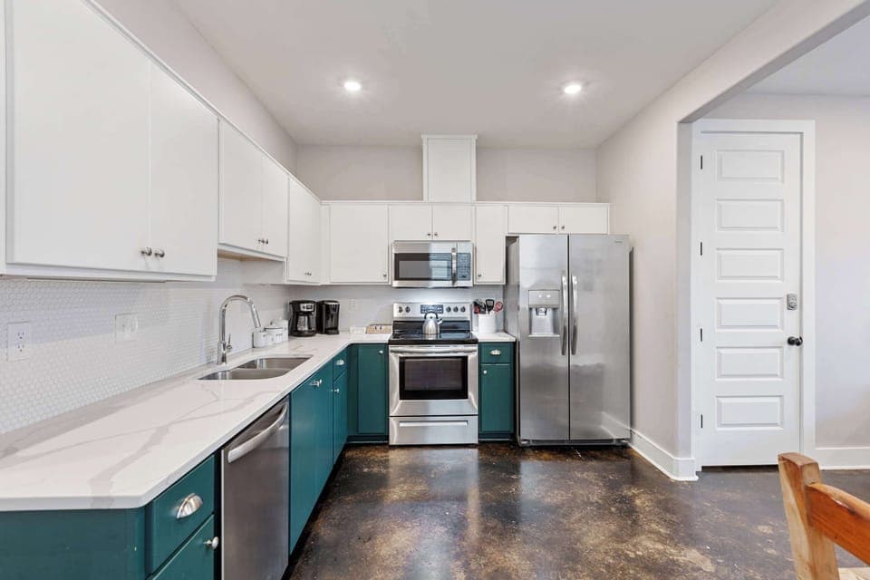 910 - Kitchen