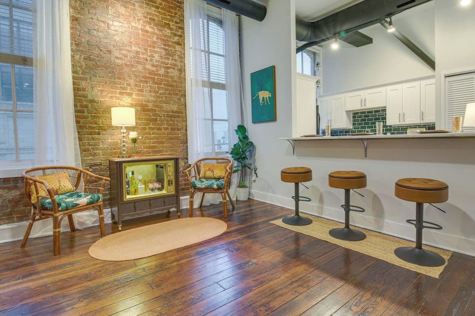 Living Room | Free WiFi | Central A/C | Smart TV