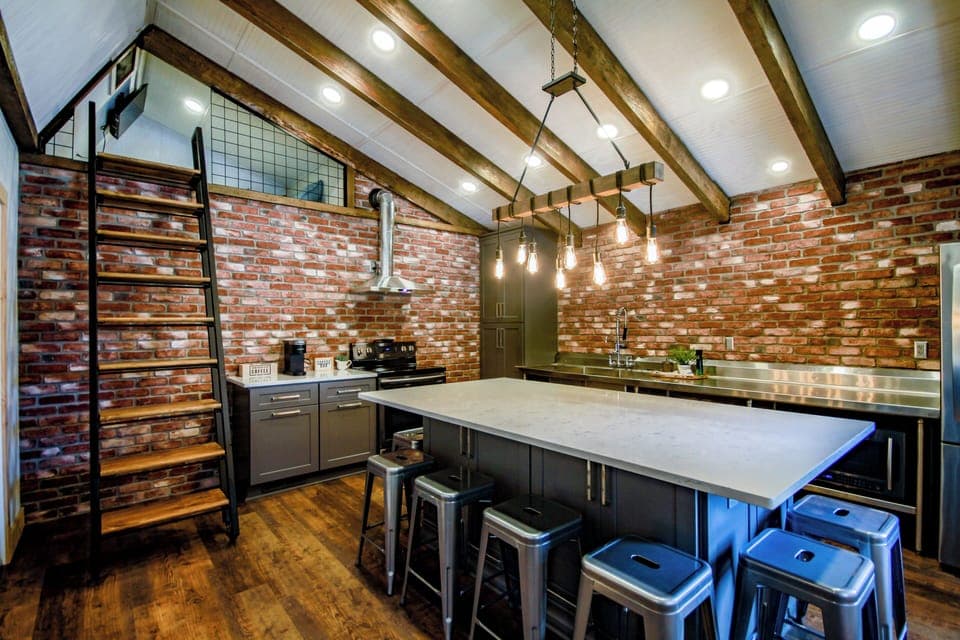 Full kitchen, stainless steel commercial countertop. Big island that seats 8.