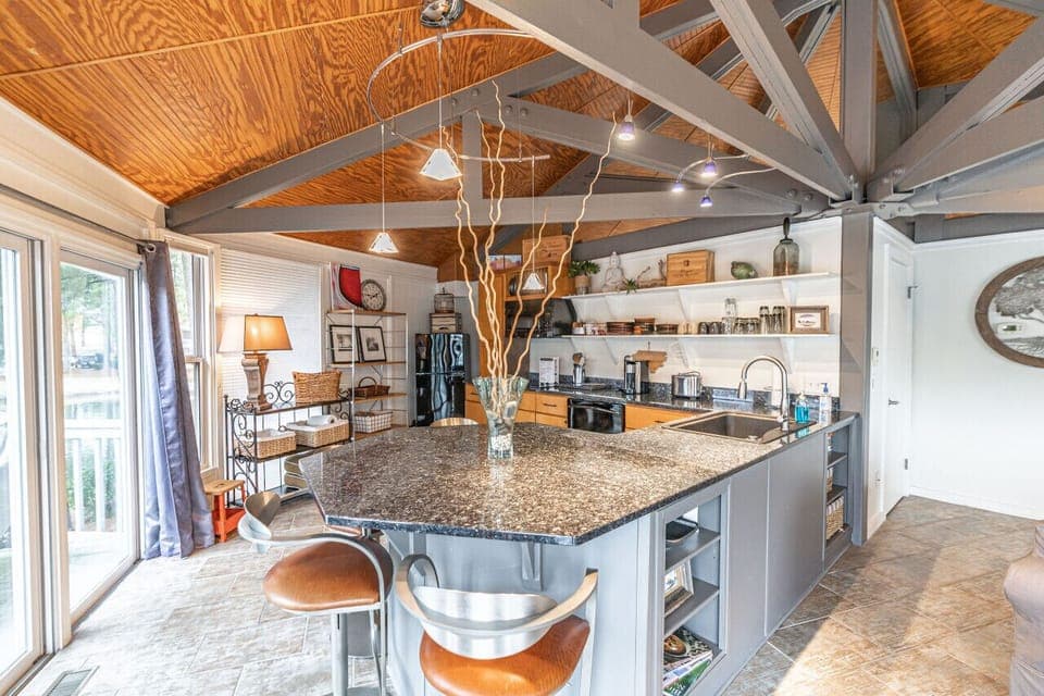 Head into this modernized and fully equipped kitchen