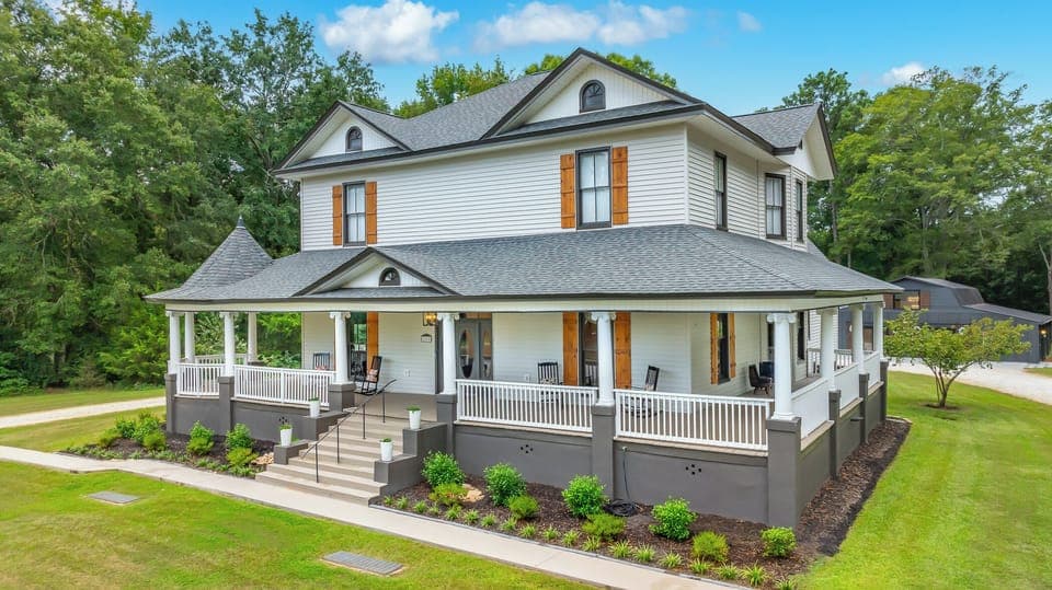 Chateau Amelia Cross Hill SC