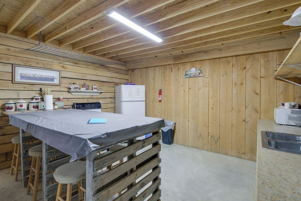 Studio | Kitchen | Main Level | Dishware + Flatware | Cooking Basics
