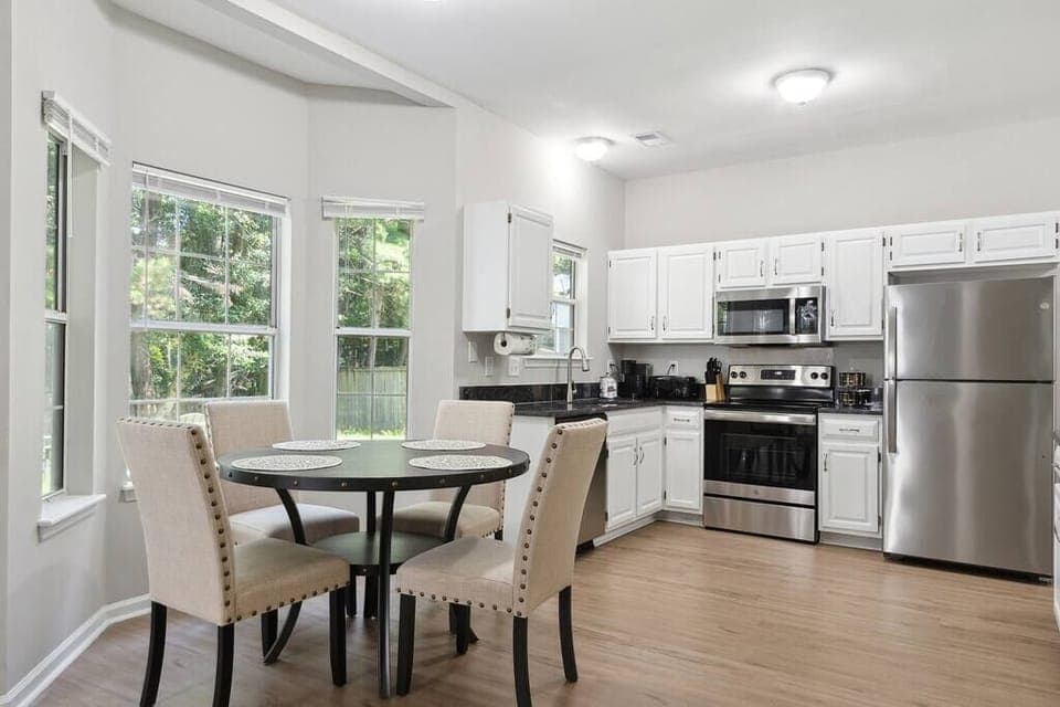  Kitchen Stocked w/ Coffee Bar (2)