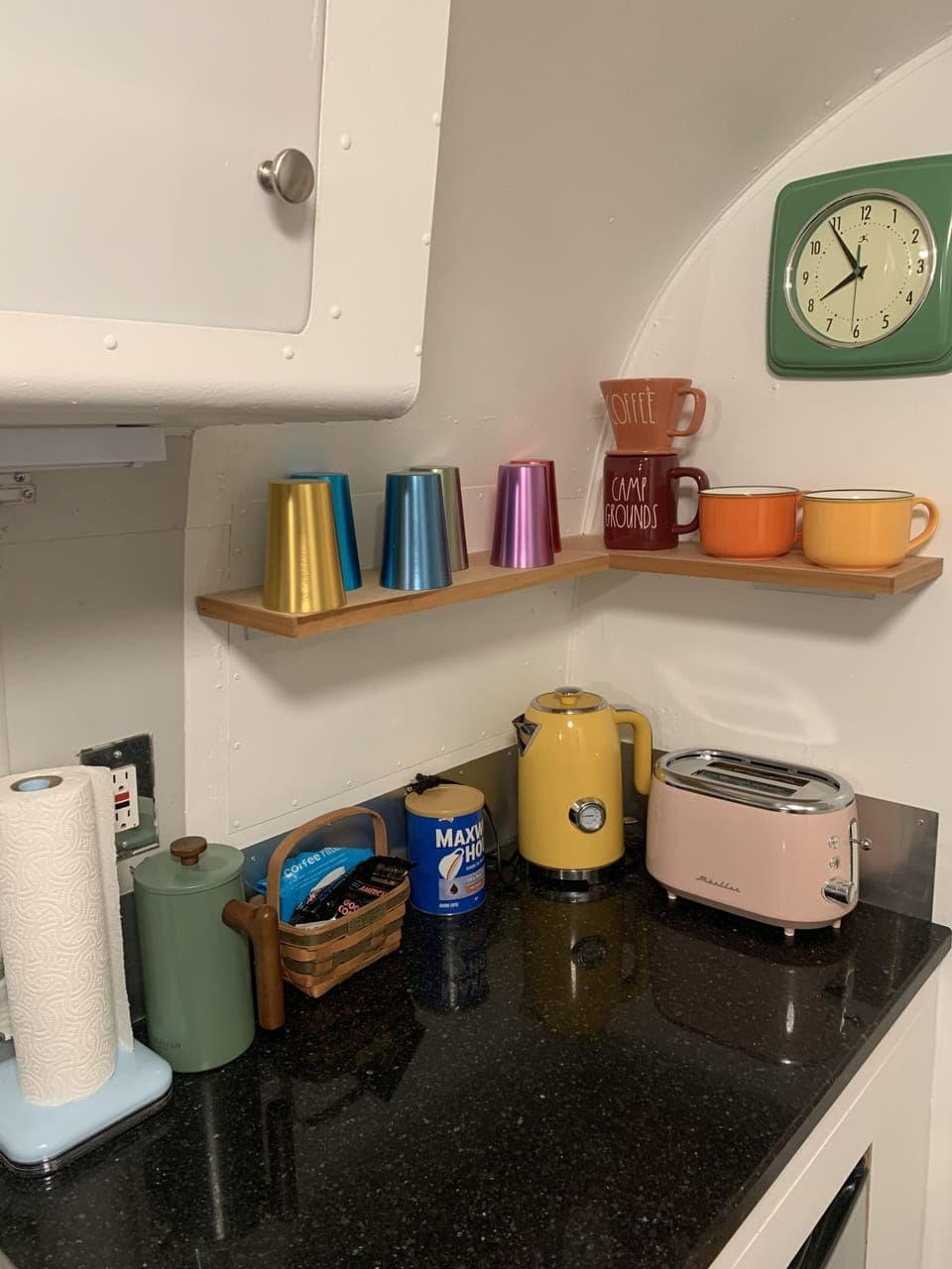 Coffee maker, electric water kettle, toaster, smoothie blender