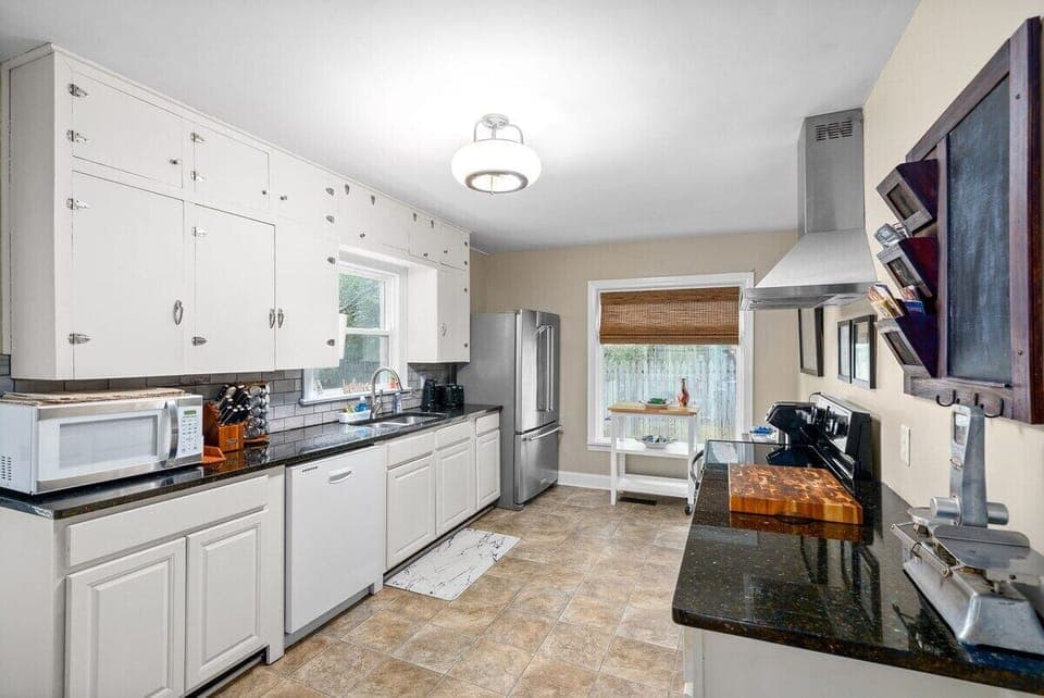 Kitchen #1 (Main Floor)
