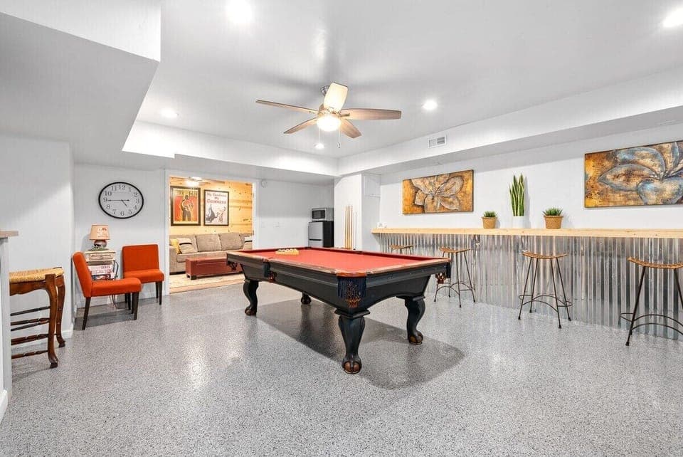 Downstairs - Gameroom w/ pool table