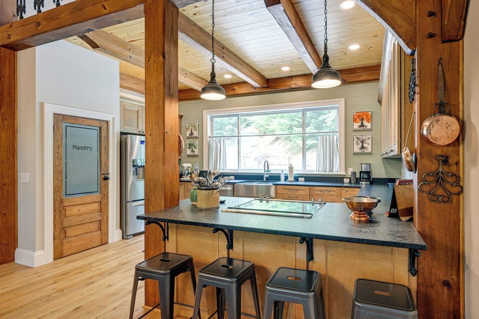 Kitchen | Cooking Basics | Coffee Maker | Paper Towels/Trash Bags Provided