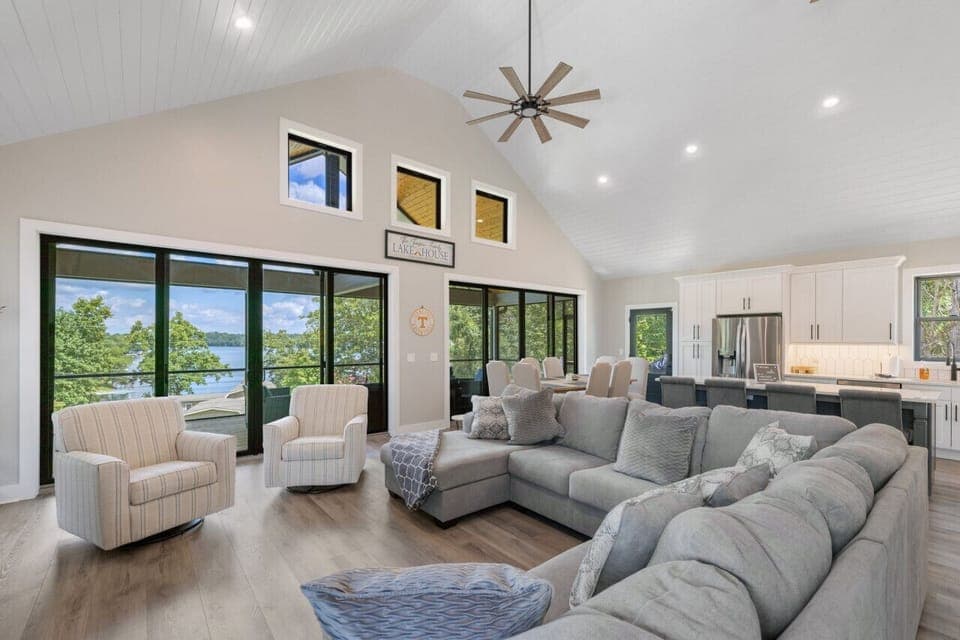 Living Room and Kitchen area w/view of lake
