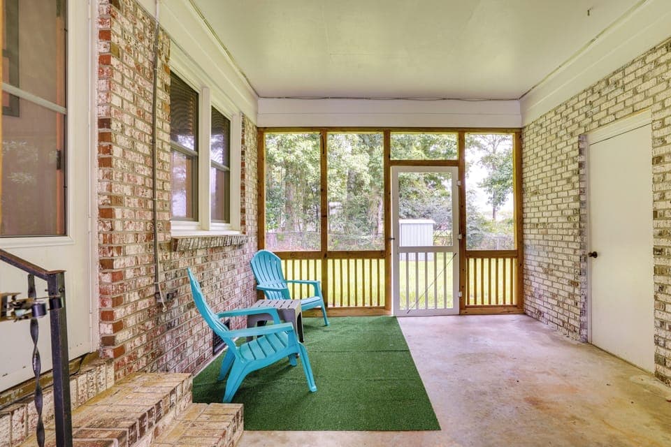 House Exterior | Screened Patio