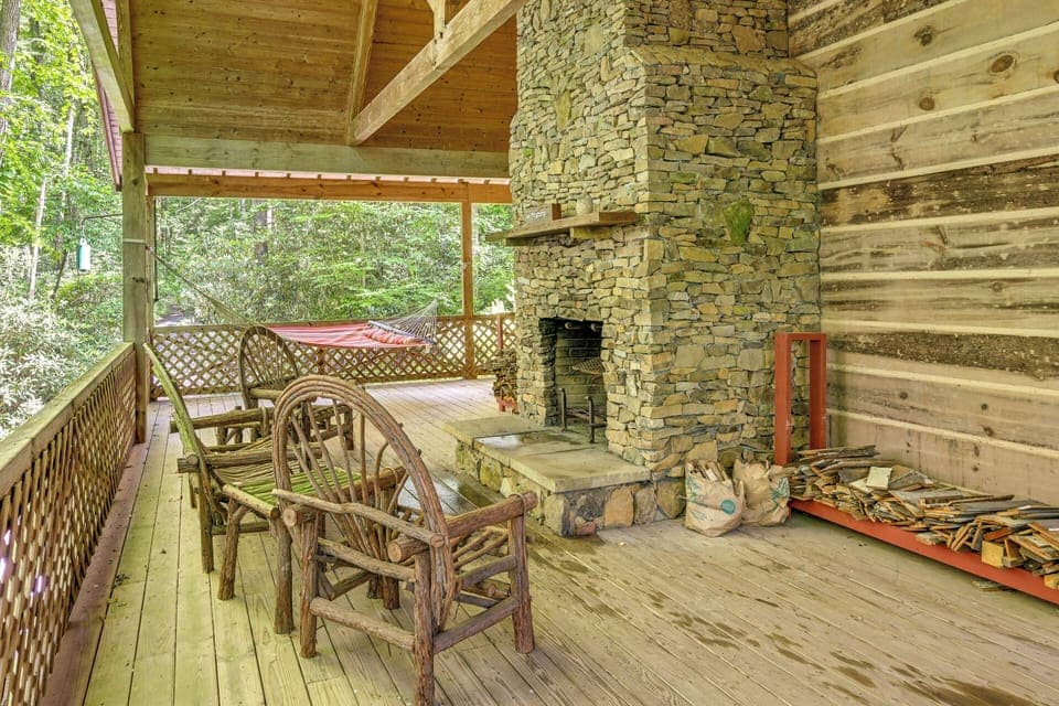 Topton Vacation Rental | 3BR | 3.5BA | Stairs Required | 2,600 Sq Ft