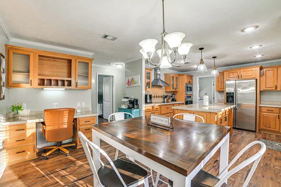 Dining Room & Kitchen | Coffee Pot | Toaster | Blender