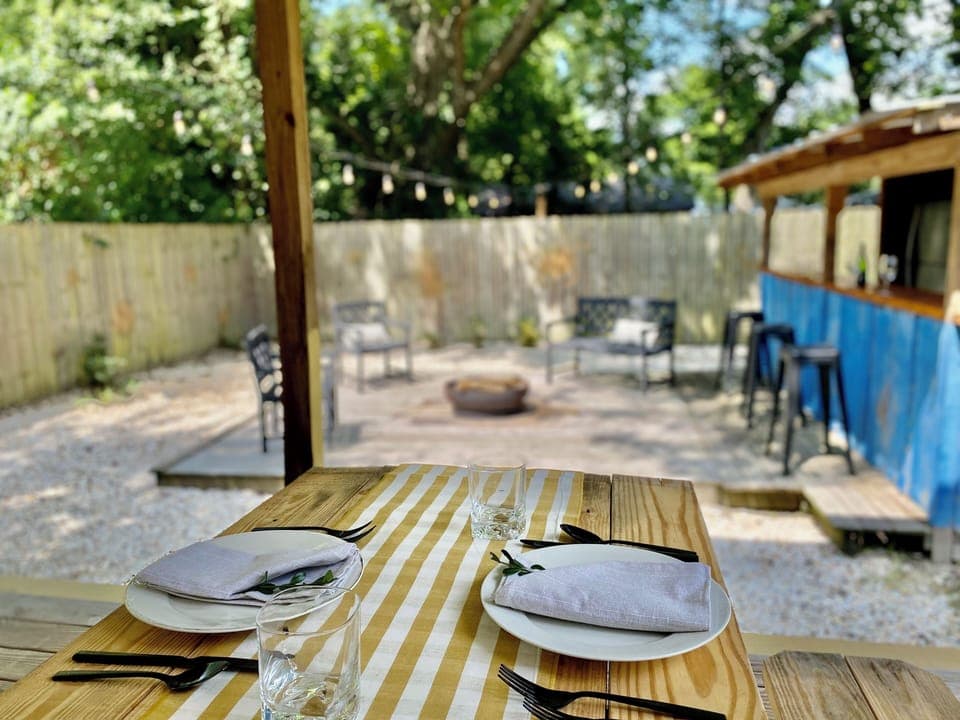 Outdoor dining