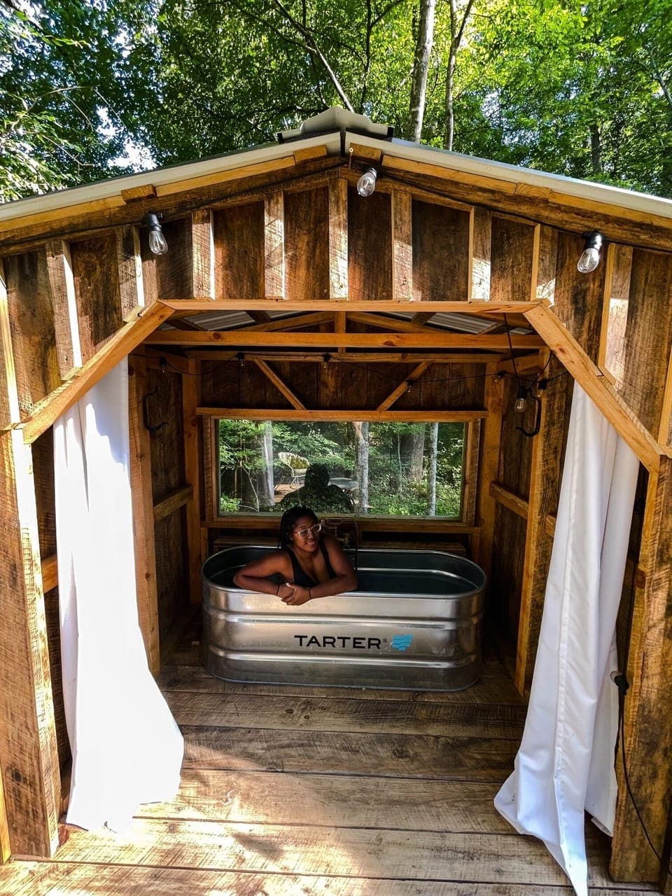 Outdoor spa tub