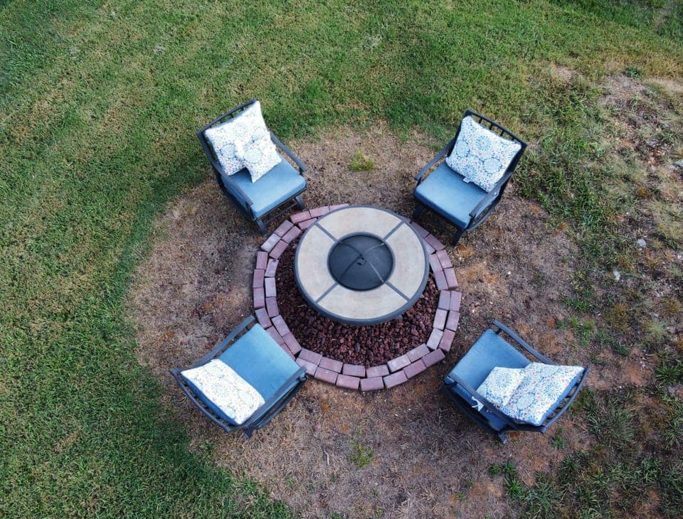 Make great memories roasting marshmellows at the relaxing firepit. 