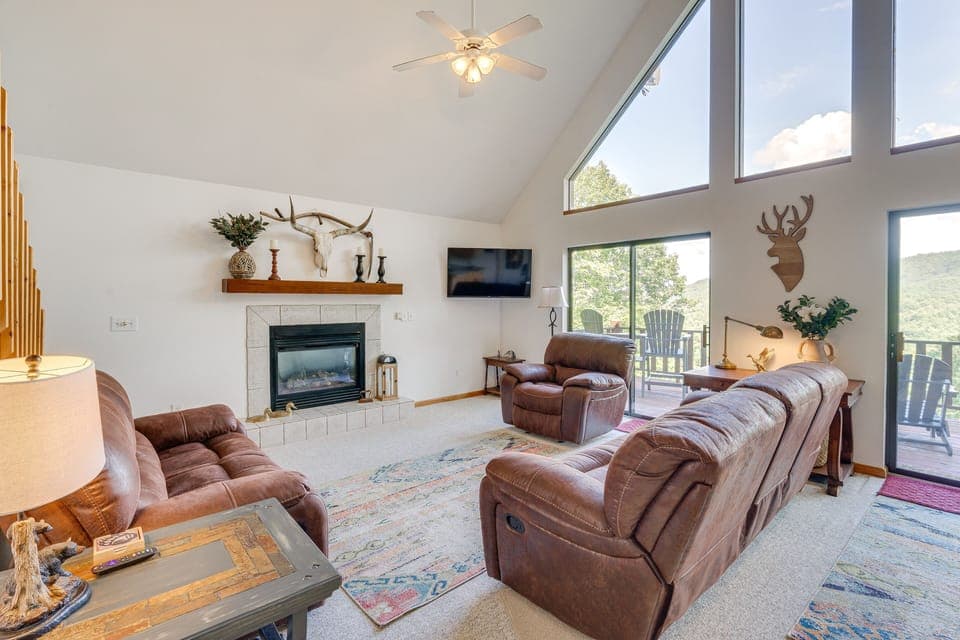 Murphy Vacation Rental | 2BR | 2BA | 1,100 Sq Ft | Stairs Required