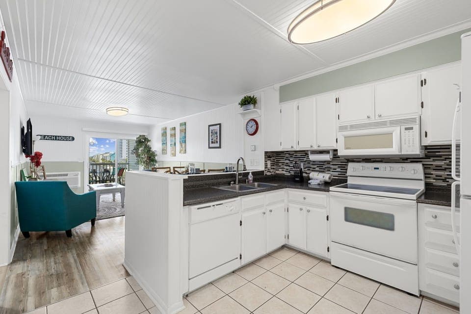 Full kitchen 