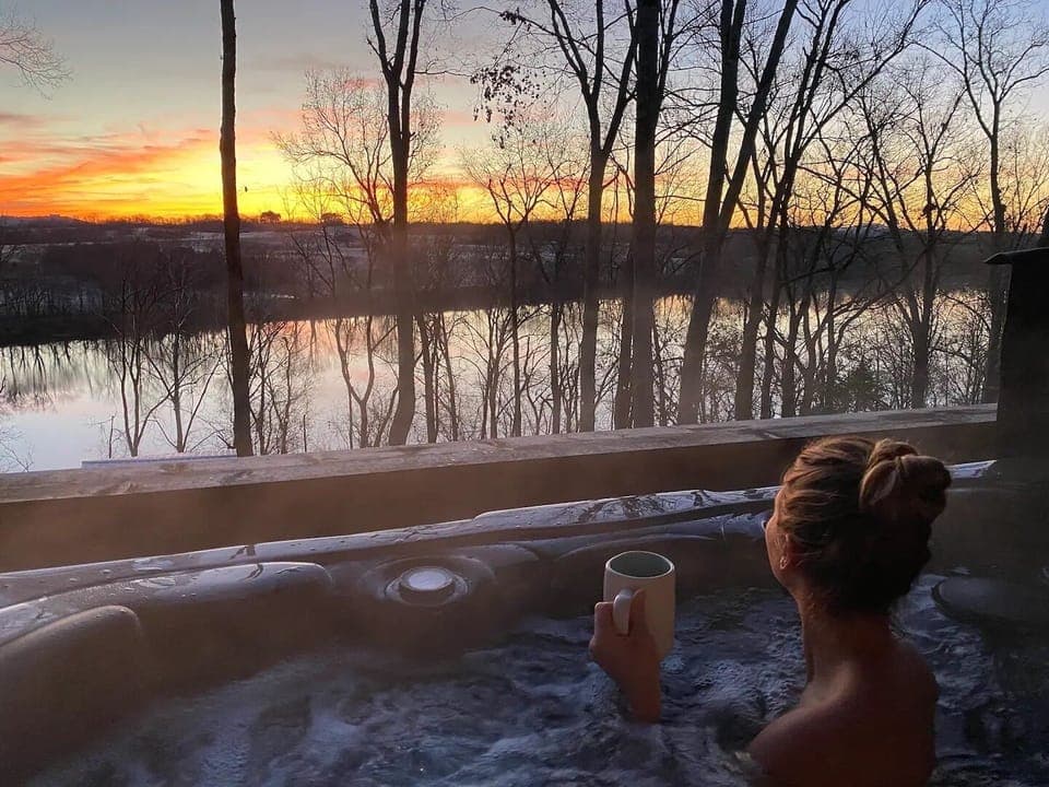Outdoor spa tub