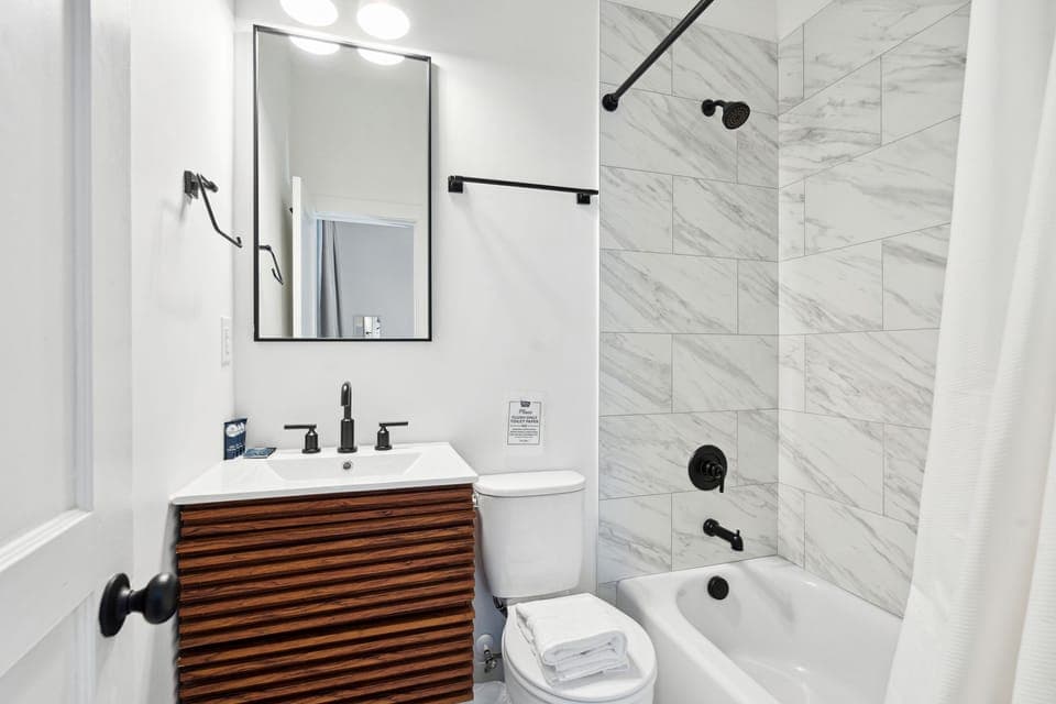 Full Bathroom