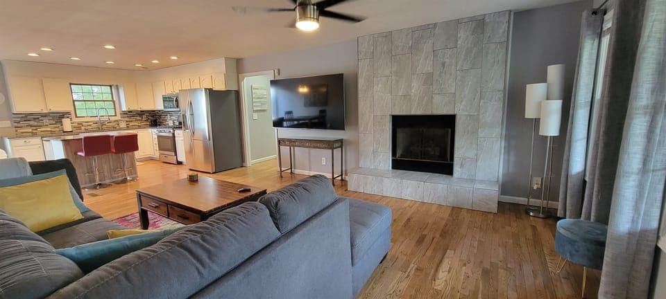 Living & Kitchen