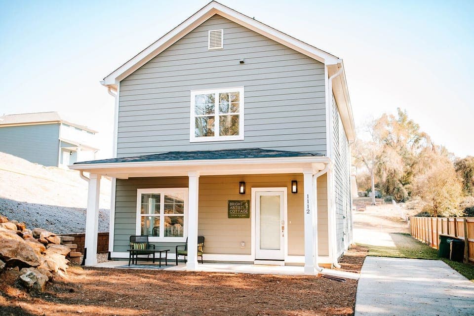 Come and experience comfort and convenience in this professionally designed 4BD home just minutes from DT and UGA! 
 -5 Min Drive to DT
- 5 Min Drive to UGA Campus
- 2 Mile to Sanford Stadium

This house is boast an open floor plan, allowing an abundance of natural light into the home that accentuates the custom art the adorns its walls. Come enjoy our high-quality linens, mode...