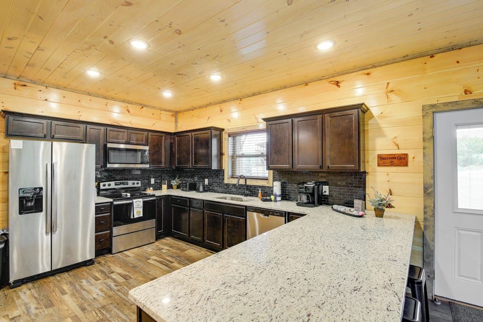 Kitchen | Cooking Basics | Coffee Maker | Paper Towels/Trash Bags Provided