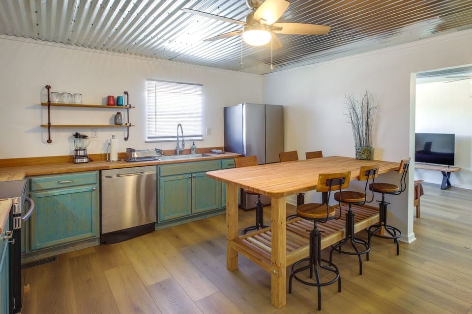 Whitwell Vacation Rental | 3BR | 1.5BA | 1,000 Sq Ft | Stairs Required to Access